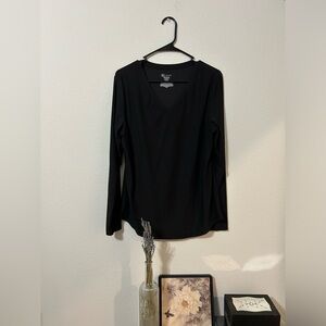 NO BOUNDARIES V-neck long sleeve, slightly used, Black , Size 2xl